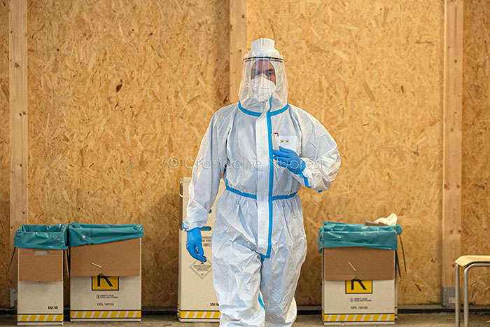 Nuoro, drive in tamponi al San Francesco (foto S.Novellu)