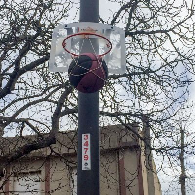Una delle installazioni dell'associazione #adessobasta