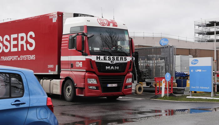 Covid: furgone con le prime dosi di vaccino arrivato in Italia