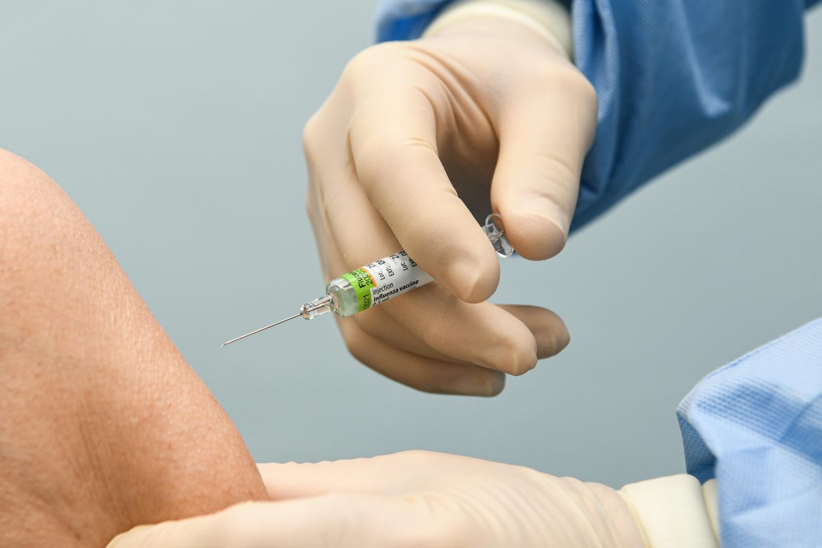 Covid, in Italia 326 mila vaccinati