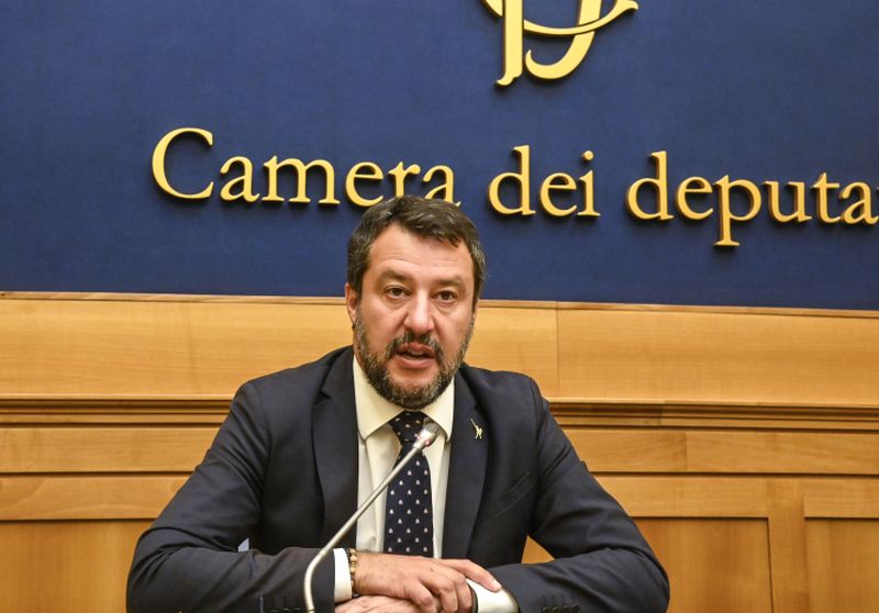 Governo, Salvini: “Chi cambia idea non responsabile ma complice”
