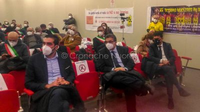 Alcuni dei partecipanti all'incontro contro le scorie in Sardegna