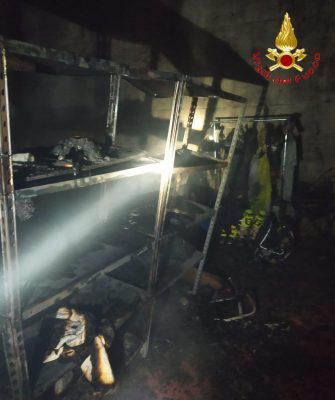 Garage a fuoco a Gavoi