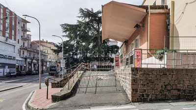 I calcinacci crollati alla Stazione ARST di Nuoro (foto S.Novellu)