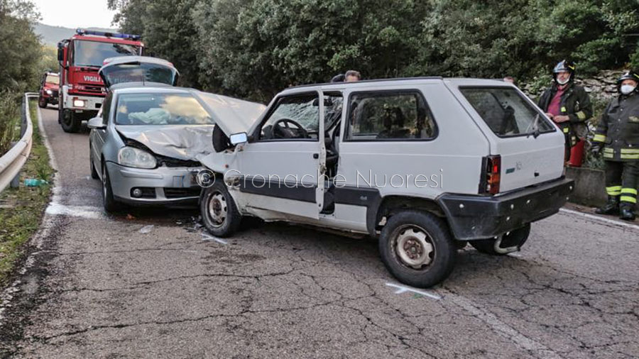 Scontro frontale Golf-Panda sulla Desulo-Belvì: tre feriti