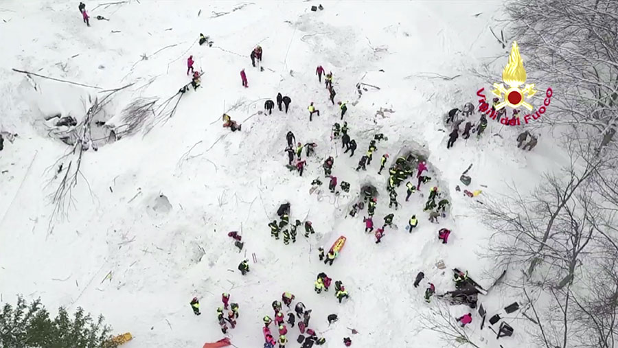 Quattro anni fa la tragedia di Rigopiano: 29 morti nell’hotel sepolto dalla slavina – VIDEO