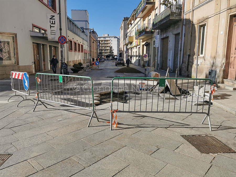 Nuoro si rifà il look per il Capo dello Stato: via ai lavori in via Roma dopo anni di incuria
