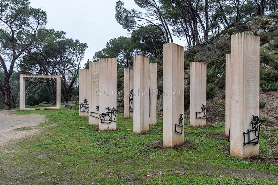 Nuoro. Maria Lai, monumento a Grazia Deledda (foto S.Novellu)