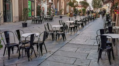 Nuoro. Tavolini al Corso Garibaldi (foto S.Novellu)