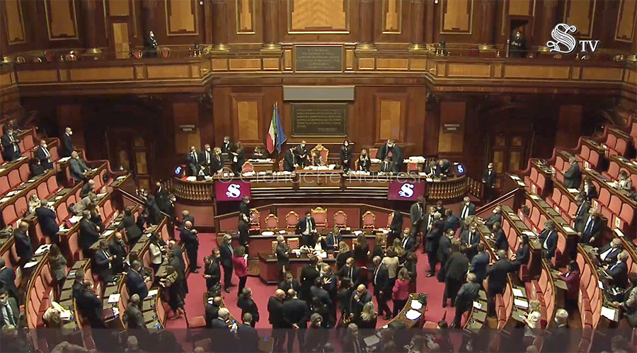 Crisi di Governo. Conte incassa la fiducia anche in Senato per un pugno di voti