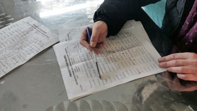 Raccolta di firme per salvare una sanità nuorese (foto S.Meloni)