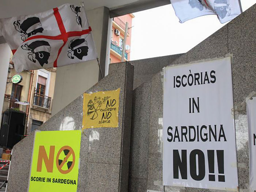 Prima il deposito di scorie nucleari adesso anche la speculazione energetica: “l’ambiente della Sardegna a rischio”