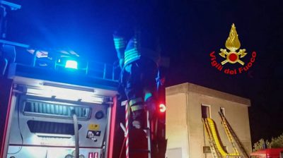 Un momento dell'intervento dei Vigili del fuoco