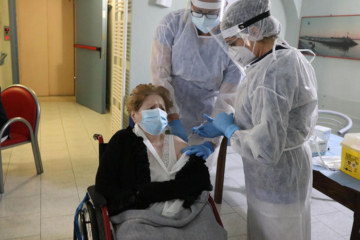 BioNTech lancia l’allarme: “Non riusciamo a coprire il fabbisogno di vaccini”