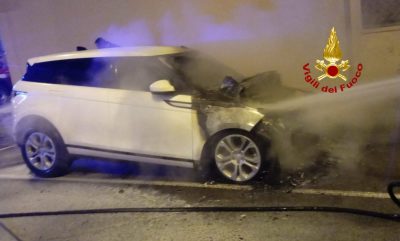 L'auto di Serena Enardu a fuoco a Quartu
