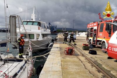 La barca a vela rimessa in sicurezza dai VVF