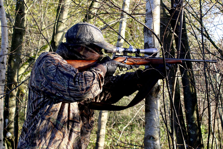 Nuorese. Cacciatore dimentica il fucile sulla capotta dell’auto e lo perde per strada: denunciato per omessa custodia