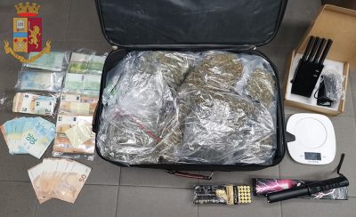 La droga e armi ritrovate dalla Polizia