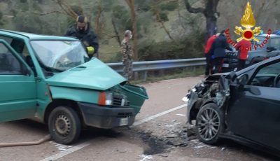 Le due auto coinvolte nel frontale a Perdasdefogu