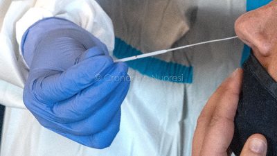 Covid. Esecuzione di un tampone (foto S.Novellu)