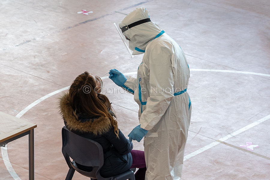 Covid. Unità di Crisi: “oggi in Sardegna netto calo dei contagi, sono 61 mentre i decessi sono quattro”