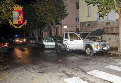 Le due automobili bruciate a Nuoro