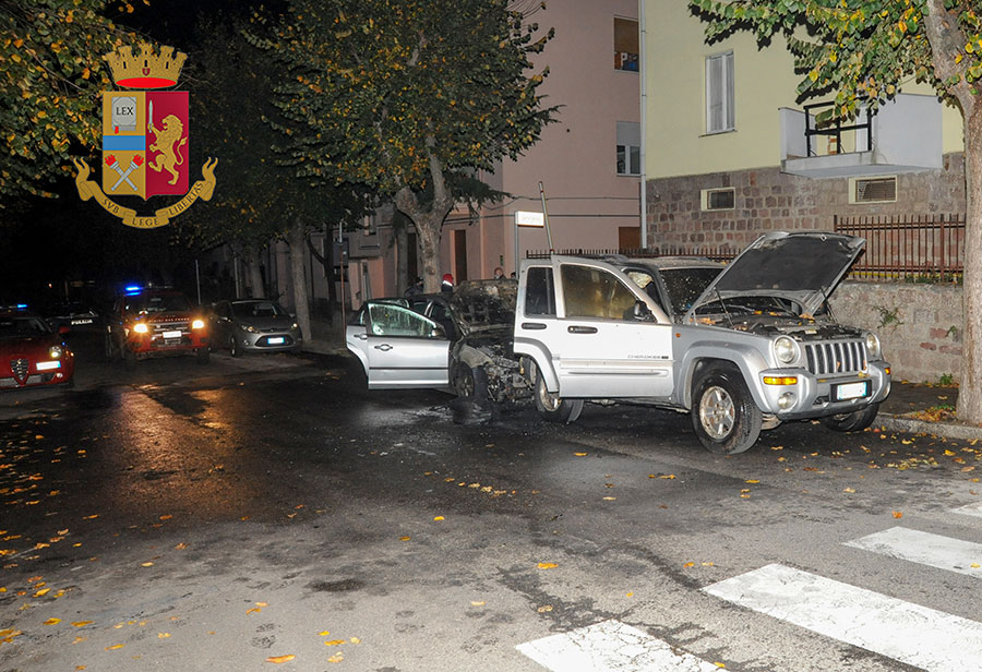 Nuoro. Danneggiò e diede alle fiamme più volte le auto del vicino: nei guai un pensionato