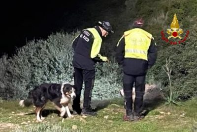 I Vigili del fuoco alla ricerca della giovane scomparsa a Solanas