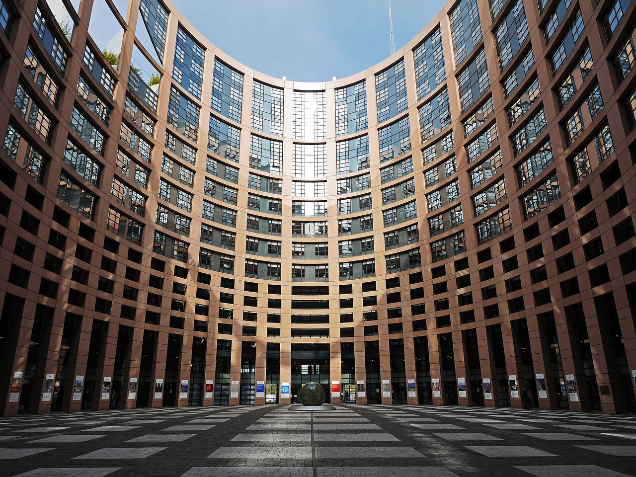 Il Parlamento Europeo approva il regolamento sulla governance del Recovery