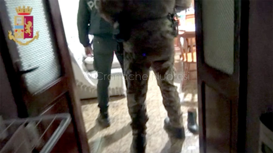 Estorsione, droga e armi: 11 misure cautelari eseguite dalla Questura di Nuoro