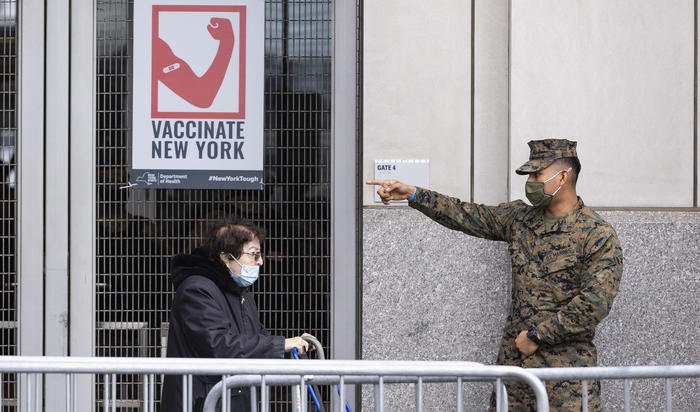 Nuova variante Covid a New York: potrebbe indebolire l’efficacia dei vaccini