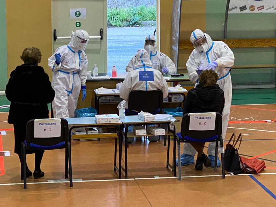 A Macomer  si ribadisce l’obbligo di mascherine all’aperto. Il Sindaco Succu: “Troppo spesso abbassate per fumare”