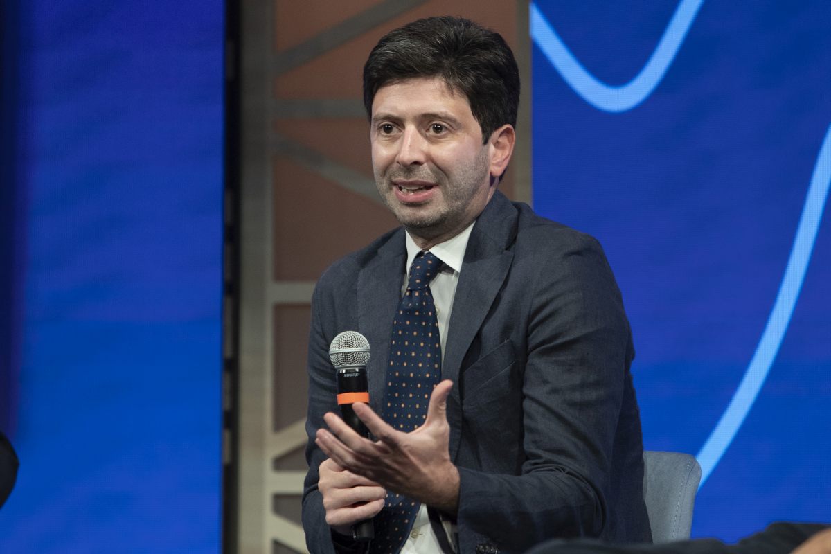 Covid. Speranza: “Probabili restrizioni per evitare peggioramento”