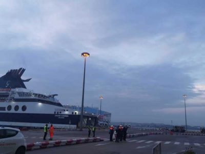 Nave attracca a Olbia