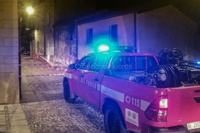 Crollo in via Chironi (foto Cronache Nuoresi)