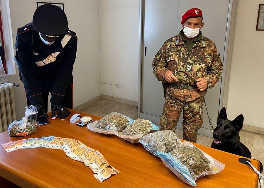 50enne beccato con due kg di marijuana ristretto ai domiciliari