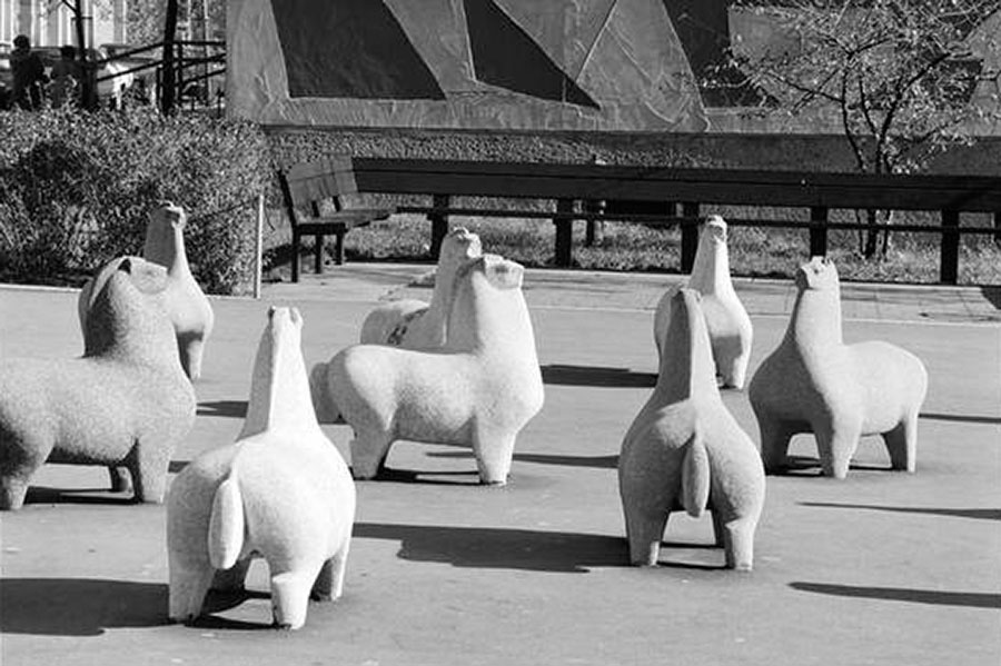 I cavallini di Nivola alle Wise Towers di New York distrutti per riqualificare l’area