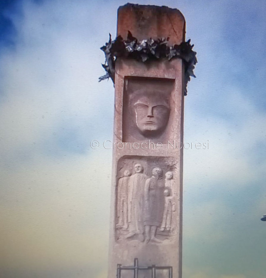 Macomer. Il monumento di Giovanni Palatucci “dimenticato” tra erba e licheni