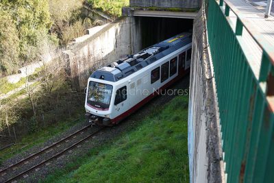 Il treno all'uscita dalla stazione di Nuoro (foto S.Novellu