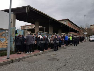 In fila per il vaccino (f. S. Novellu)