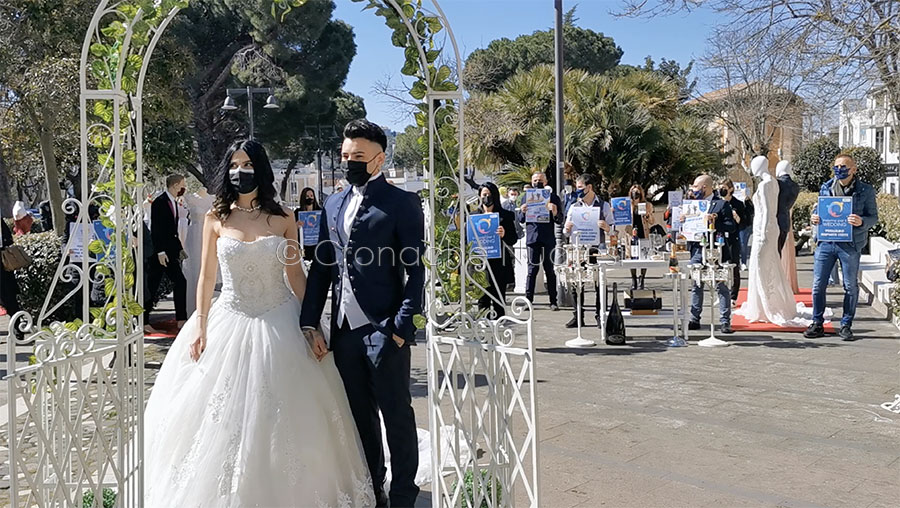 A Nuoro oggi il secondo flash mob del comparto wedding: “Chiediamo la celebrazione dei matrimoni da maggio”
