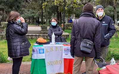 La raccolta firme dell'ANPI a Nuoro