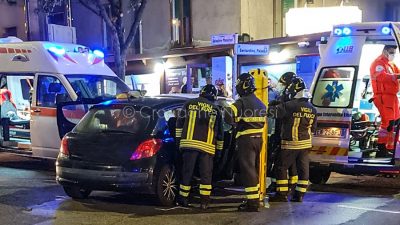 L'auto dopo lo scontro con l'ambulanza