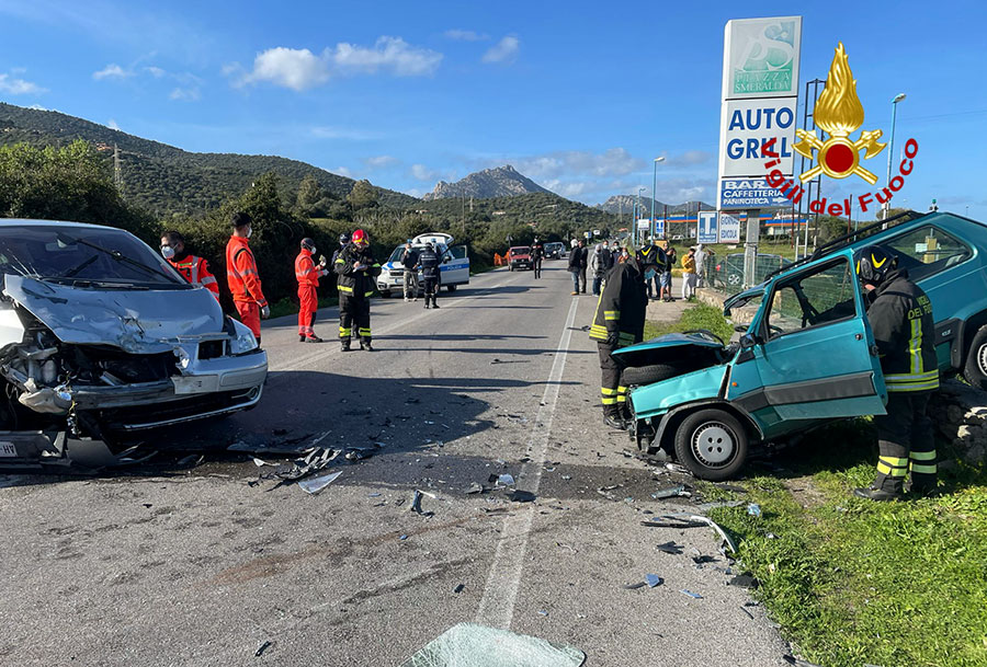 Tragedia della strada sulla SS 125: due morti nello scontro tra due auto