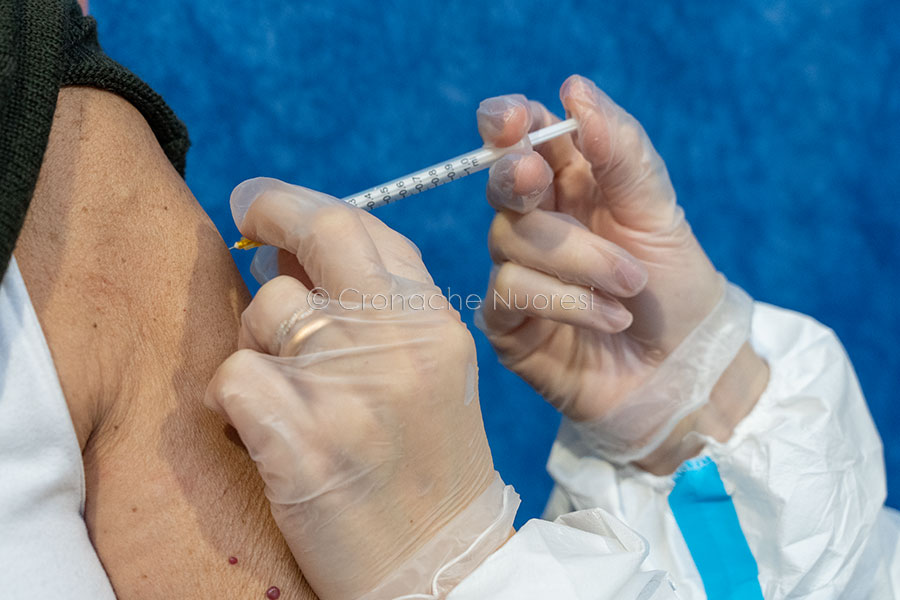 Vaccini. Sileri: “Da gennaio la terza dose sarà necessaria dose per tutti”