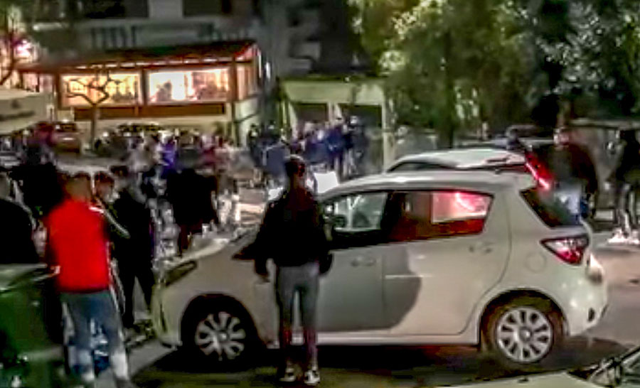 Nuoro. Maxi rissa davanti a un locale in via Istiritta: lancio di sedie e bottiglie, 20 giovani coinvolti