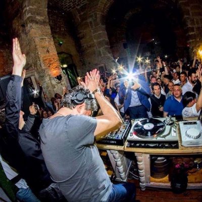 Un momento di una esibizione di Coccoluto