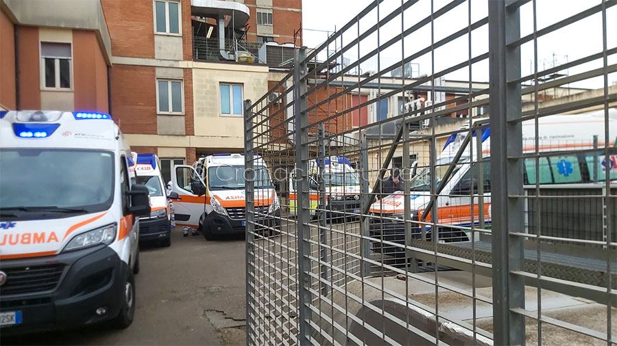 Nuoro. Ancora caos ambulanze al Pronto soccorso del San Francesco e code infinite per i tamponi
