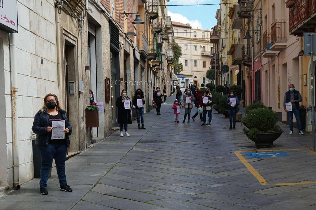 Dopo Cagliari la rabbia dei commercianti esplode a Nuoro: “le nostre merci non contagiano il Covid”