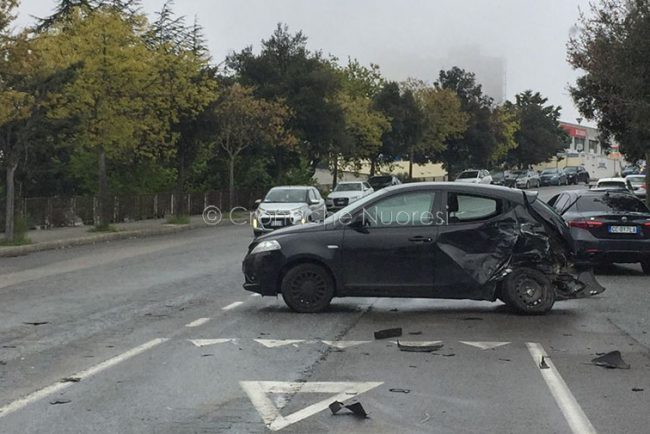 La Lancia Y dopo lo scontro (foto Cronache Nuoresi)
